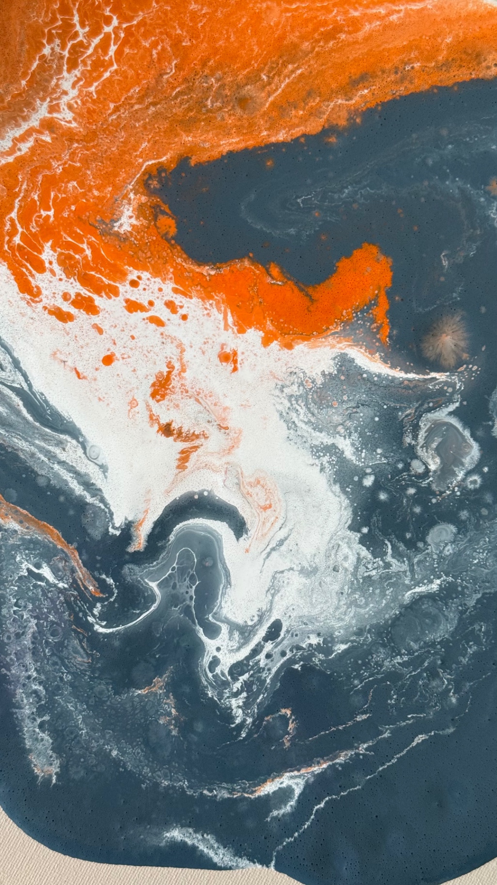 Tidevand - orange, cream and deep navy pour
